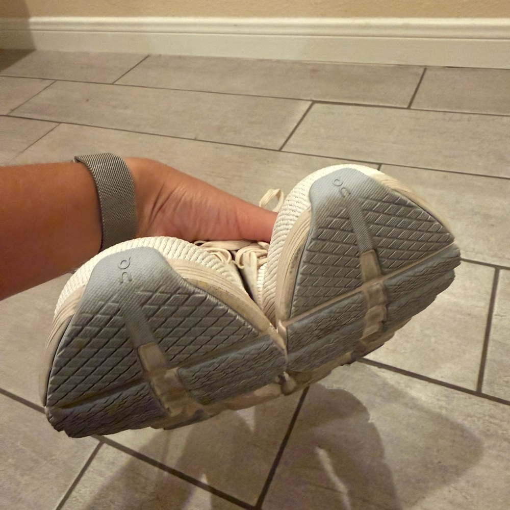 On Cloudswift Women's Running Shoes in Beige with Coral Accent - Picture 4 of 6